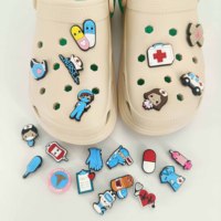 2025 nouveau Style PVC infirmière chaussures médicales breloques mignon Position supérieure décoration caoutchouc sabot accessoire broches pour sac de plage décorations