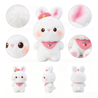 Peluche Lapin Mignon avec Chapeau Cœur Rose et Bavoir Imprimé Cerises, Jouet en Peluche Doux de Dessin Animé, Vente en Gros, Peluche Personnalisée
