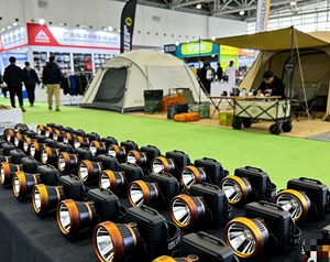 Linterna frontal LED resistente al agua, 4 modos de brillo, alimentada por <span class=keywords><strong>3</strong></span> pilas <span class=keywords><strong>AA</strong></span>, faro para pesca y camping 1706 - Product Image 3