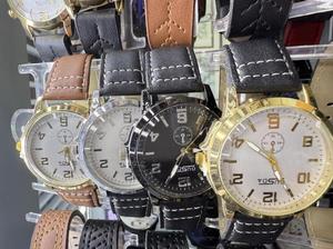 Orologio da Uomo Yasno 38mm, Analogico al Quarzo, Cinturino in Pelle, Display Data, Cassa Rotonda Elegante, Quadrante Oro Giallo, Vetro Minerale - Product Image 3