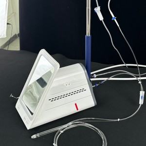 Macchina per il trattamento viso 2 in 1 ad alta pressione con penna per iniezione di ossigeno e idratazione della pelle e manipolo per la pulizia del viso con creazione di bolle. - Product Image 1