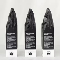 Trophée en marbre noir découpé en forme de montagne avec socle en marbre blanc, vente en gros