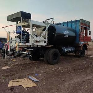 Distributeur de pression de bitume de haute précision monté sur camion pour la construction de routes - Product Image 1