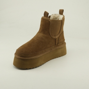 Bottes de neige style Uggs personnalisables à plateforme |   Bottines Chelsea imperméables doublées de fourrure pour l'hiver avec service OEM, étiquette privée acceptée - Product Image 2