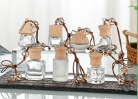 Diffuseur de parfum miniature à suspendre en forme unique pour voiture, flacon rechargeable en verre vide avec couvercle en bois