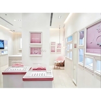 Kiosque à bijoux moderne pour centre commercial, lustre artistique personnalisé en forme d'oiseau, comptoir de réception en marbre, design intégré pour façade intérieure
