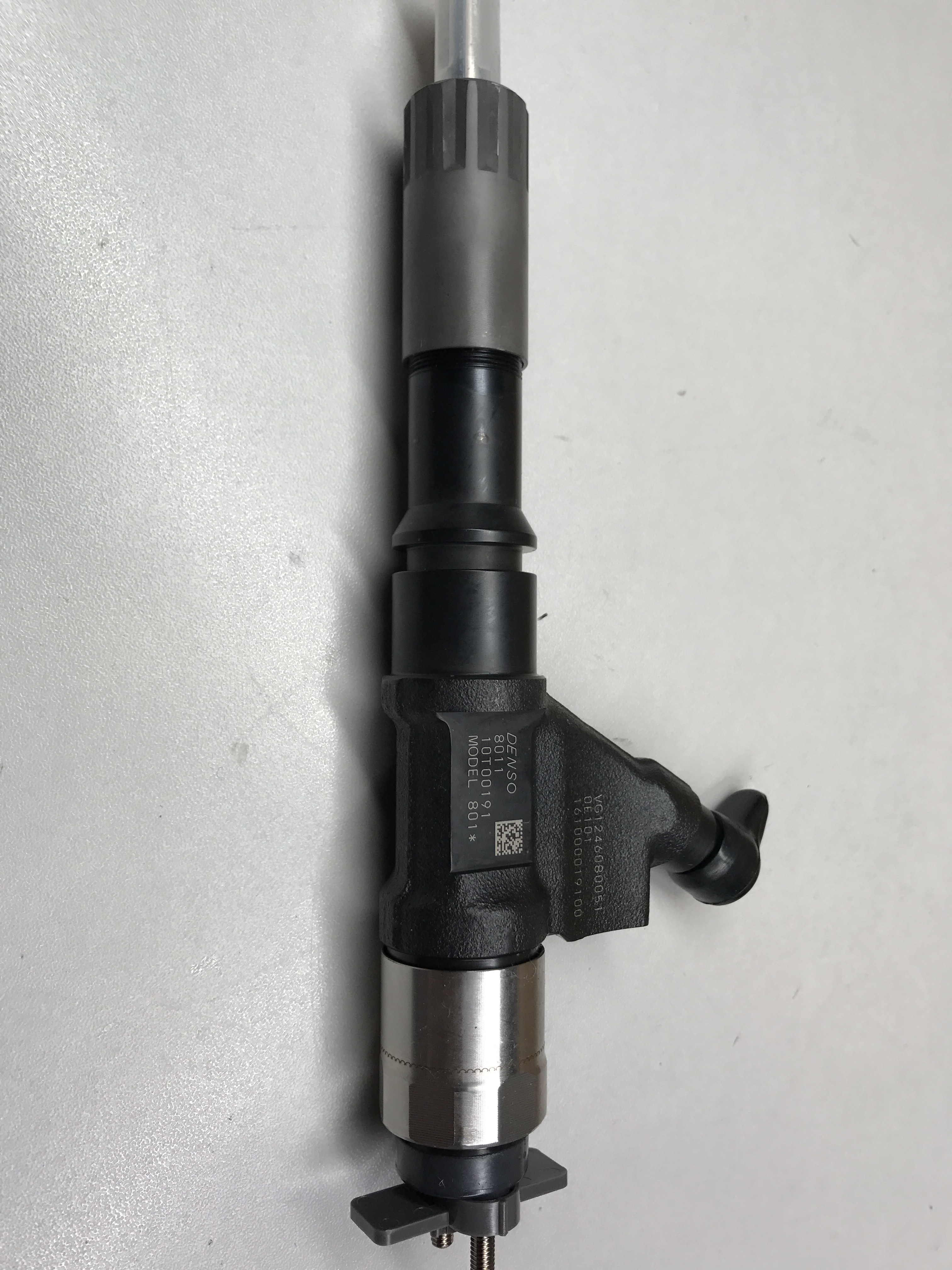 common rail part 095000-8011 diesel nozzle 095000-8011 nozzle injection VG1246080051 for Volvo common rail injector 095000-8011