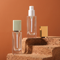 Bouteille en verre rectangulaire haut de gamme de 30ml avec couvercle haut de gamme en alliage de zinc forme carrée fond de teint liquide crème pour les yeux bouchon à vis boîte emballée