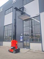 Plateforme élévatrice verticale autopropulsée VSM AMWP11.2-8100, hauteur de levage 11,2 m, avec flèche compacte pour entrepôt.