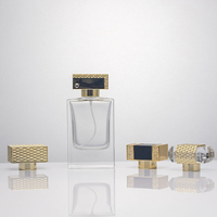 Flacon de parfum de luxe à fond épais de 50 ml avec vaporisateur, flacon de parfum rectangulaire en verre transparent de 100 ml avec couvercle doré
