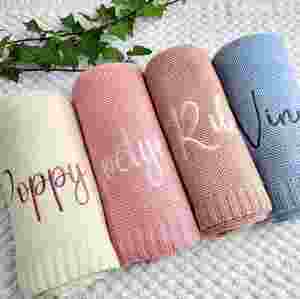 Couverture de poussette personnalisée en tricot avec broderie du nom, écologique, souvenir familial, pour cadeaux uniques de naissance - Product Image 6