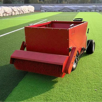 Terrain de football, stade de campus, entretien de gazon de terrain de golf, remplissage de sable de grande capacité et peigneuse d'herbe