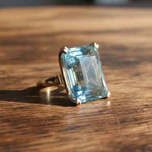 Anillo de Compromiso y Boda Grande para Mujer, Chapado en Oro de 14K, con Cristal de Circonita Cúbica con Corte Princesa Vintage de UM JEWELRY - Product Image 4