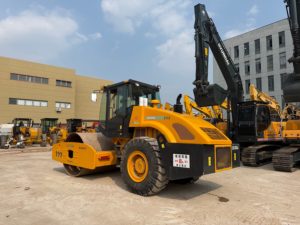 <b>Used</b> XS203J Single Drum Vibratory <b>Road</b> <b>Roller</b> 23 Ton Second Hand Soil Asphalt Compaction Machinery - Product Image 5