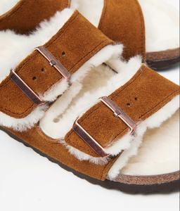 Chaussons en fourrure pour femmes de haute qualité, au design luxueux, en laine, offrant chaleur et confort pour un style décontracté. - Product Image 4