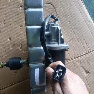Moteur d'essuie-glace avant compatible Liugong SP196587 pour pelle hydraulique et chargeuse sur pneus - Product Image 5