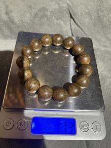 Pulsera de Agarwood Malayo al por mayor de 14 mm – Resina Negra Densa, 17.3g, Fragancia Potente de Alta Gama - Product Image 3
