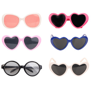 Lunettes de soleil en forme de cœur rond mignonnes en gros pour accessoires de poupée de 18 pouces Lunettes de poupée Mini lunettes de soleil en forme de cœur - Product Image 2