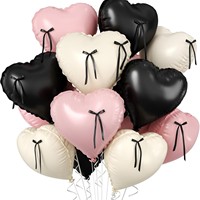 Lot de 10 ballons en forme de cœur rose bébé, blanc crème et noir avec ruban noir pour la décoration de la Saint-Valentin