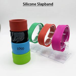 ผู้ผลิตกำไลข้อมือแบบตบ รับทำโลโก้ กำไลข้อมือแบบตบสำหรับเด็ก กำไลข้อมือแบบตบพร้อมไม้บรรทัด กำไลข้อมือซิลิโคนแบบตบ - Product Image 5