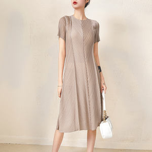 Miyake robe plissée femmes vêtements pour femmes de haute qualité conception ample texture robes mi-longues fabricant de vêtements - Product Image 4