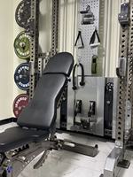 Rack d'entraînement multifonctionnel 2-en-1 en acier de qualité supérieure avec ensemble de rangement pour squats, idéal pour la gym et la remise en forme, personnalisable avec votre logo