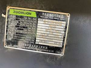 Grúa sobre camión usada Zoomlion de 50 toneladas con alto momento de elevación para construcción - Product Image 4