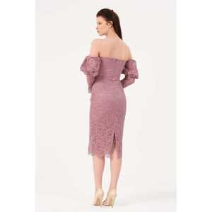 Elegante Vestido de Noche Negro Hecho a Mano con Hombros Descubiertos, Encaje y Corte Ajustado a la Cintura Natural - Product Image 6