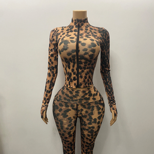 Set Tre Pezzi Loungewear da <span class=keywords><strong>Donna</strong></span> con Stampa Leopardata Personalizzabile: Giacca in Cotone <span class=keywords><strong>a</strong></span> <span class=keywords><strong>Costine</strong></span>, Top <span class=keywords><strong>a</strong></span> Tubino e <span class=keywords><strong>Pantaloni</strong></span> <span class=keywords><strong>a</strong></span> Zampa in Jersey per l'Autunno - Product Image 5