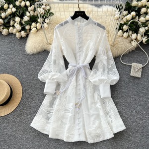 Robe élégante pour femme de qualité supérieure, en dentelle ajourée brodée, à bouton unique, coupe évasée, avec ceinture à nouer - Product Image 2
