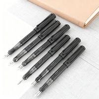 Stylo plume en plastique transparent simple et populaire Plusieurs diamètres d'écriture disponibles Stylo publicitaire promotionnel Personnalisable