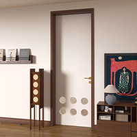 Porte en bois moderne à charnières avec insert en verre circulaire aux couleurs contrastées