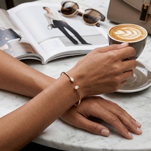 Bracelet manchette ouverte en acier inoxydable personnalisé avec pierre de zircon, étanche, hypoallergénique, plaqué or, style minimaliste, cadeau tendance - Product Image 3