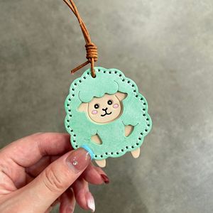 Hot Selling Wholesale Creative Keychains Portable Stainless Steel Sheep Key Fob Leather Bag Pendant <strong>Cute</strong> <strong>Keyring</strong> Gift Ideas - Product Image 2