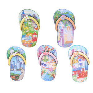 Imán de nevera de madera personalizado directo de fábrica, regalos de recuerdo de diseño moderno, zapatilla de playa, pegatina magnética de madera para venta al por mayor - Product Image 1