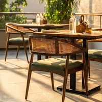 Moderne haut de gamme Rotin Café Hôtel Commercial Restaurant Doux Coussin Table et Chaise Ensemble Restaurant Salle À Manger Chaise En Bois
