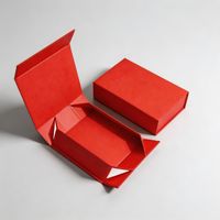 Boîte cadeau en carton rigide magnétique avec logo personnalisé, finition vernie et gaufrée, matériaux recyclés, forme carrée pour portefeuilles, photos