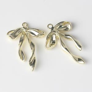 Simple aleación Spray pintado cinta arco colgante encantos DIY pulsera collar y otros accesorios - Product Image 5