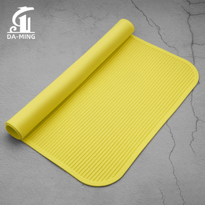 Tappetino per Toelettatura Animali Antiscivolo in Lattice/Silicone/PU Pieghevole Ecologico Antibatterico Morbido per Forbici per Cani Gatti Uso in Negozio di Animali - Product Image 1