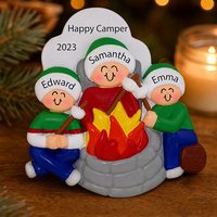 Ornement de Noël imprimé 6 couleurs en résine de haute qualité et durable, motif 'Happy Camper Family', flamme de feu de camp et nuage de fumée, pull et bonnet