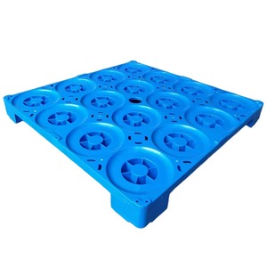 Durevole scaffale da 16 bottiglie e soluzione di stoccaggio Stack per bottiglie d'acqua da 5 galloni su pallet di plastica - Product Image 3