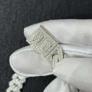 Collar de Cadena Cubana de 12 mm con Colgante de Corazón de Plata de Ley Chapada en Oro de 22k y Moissanita VVS de Alta Calidad en Oferta - Product Image 4