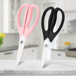 Tijeras grandes de cerámica para preparar comida para bebés, cocina, verduras, alimentos cocidos y baterías industriales aisladas. - Product Image 1
