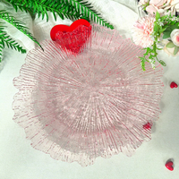Assiette de présentation rose de 13 pouces, moderne et peinte à la main, en plastique durable et écologique, idéale pour les mariages européens, les événements hôteliers et Noël