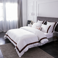 Parure de lit brodée de luxe, housse de couette en satin de couleur blanche avec taies d'oreiller et drap plat