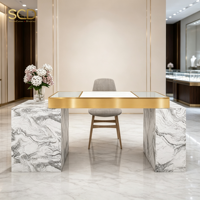 Table de manucure en marbre de luxe sur mesure avec cadre doré et chaise ergonomique rembourrée pour salon de beauté, magasin de vente au détail