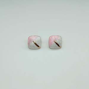 Pendientes de Moda con Diseño Cuadrado en Acero Inoxidable 316L con Baño de Oro PVD, Resistentes y Sostenibles, en Rosa y Blanco - Product Image 1