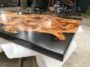 Table à manger en bois naturel de style sombre avec plateau en résine époxy, Nouveauté 2026, Prix abordable, Offre exceptionnelle, Meubles - Product Image 4