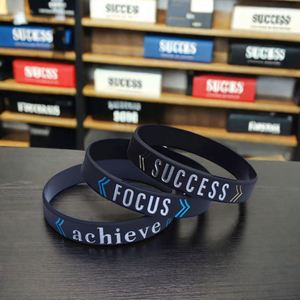 สายรัดข้อมือซิลิโคนสร้างแรงบันดาลใจ คุณภาพสูง ราคาประหยัด พร้อมโลโก้ที่ปรับแต่งได้ - Product Image 4