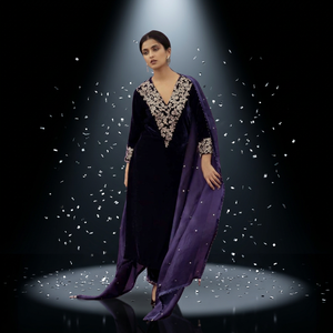 Ensemble long kurta et palazzo en velours bleu marine avec broderie Dabka et pierres perlées - Product Image 4
